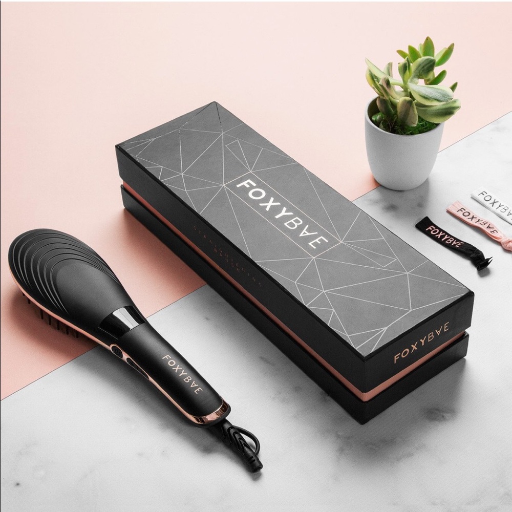 FoxyBae Rose Gold Straightening Brush